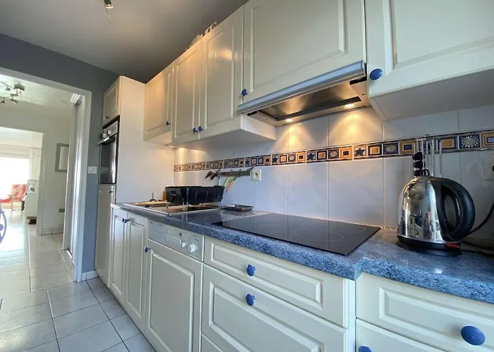 Apartment T2 Traversant Face A La Avec Terrasse Et Garage A Pornichet, Proche Casino - Fr-1-245-180 *