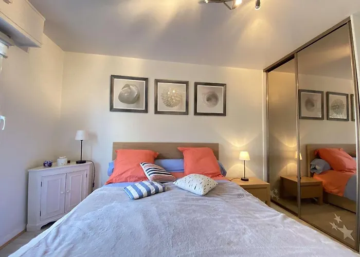 T2 Traversant Face A La Avec Terrasse Et Garage A Pornichet, Proche Casino - Fr-1-245-180 * Pornichet