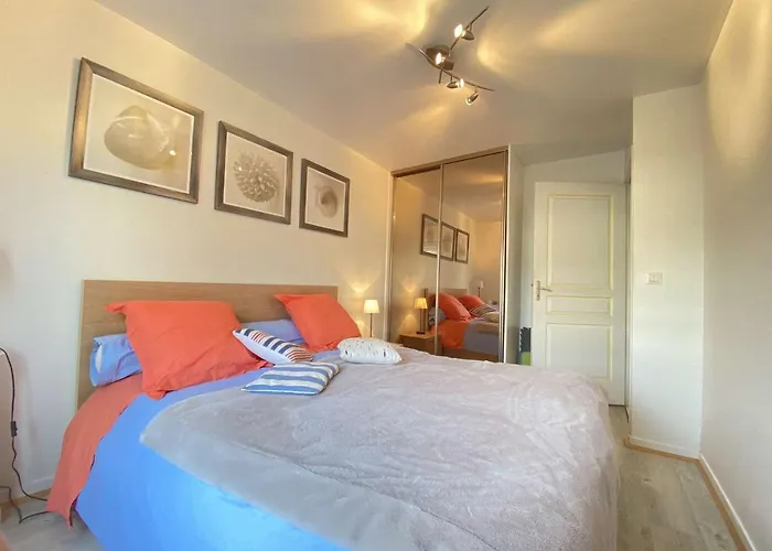 T2 Traversant Face A La Avec Terrasse Et Garage A Pornichet, Proche Casino - Fr-1-245-180