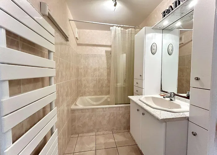 Apartment T2 Traversant Face A La Avec Terrasse Et Garage A Pornichet, Proche Casino - Fr-1-245-180 *