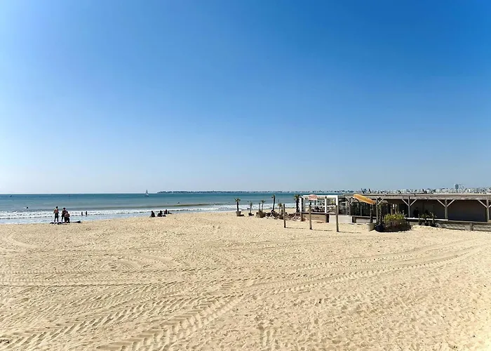 T2 Traversant Face A La Avec Terrasse Et Garage A Pornichet, Proche Casino - Fr-1-245-180 Pornichet