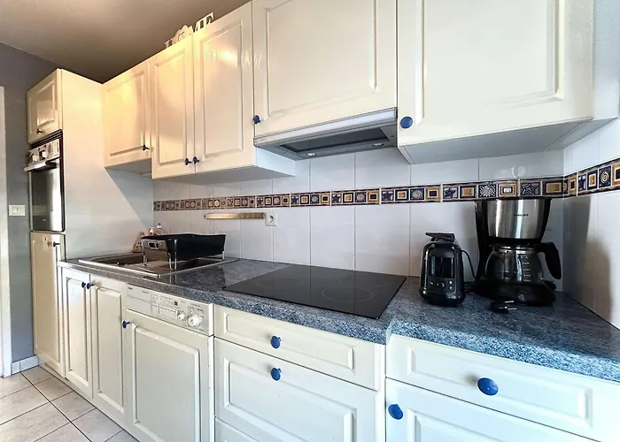 T2 Traversant Face A La Avec Terrasse Et Garage A Pornichet, Proche Casino - Fr-1-245-180