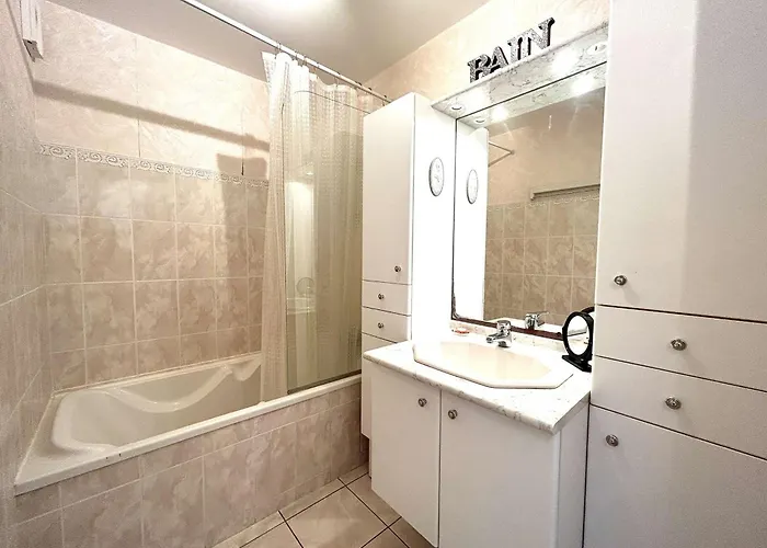 Apartment T2 Traversant Face A La Avec Terrasse Et Garage A Pornichet, Proche Casino - Fr-1-245-180 *